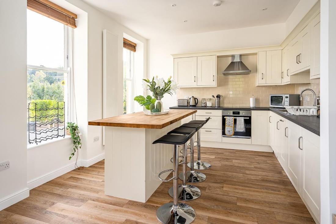Spacious 2 Bedroom House With Stunning Views Bath Buitenkant foto