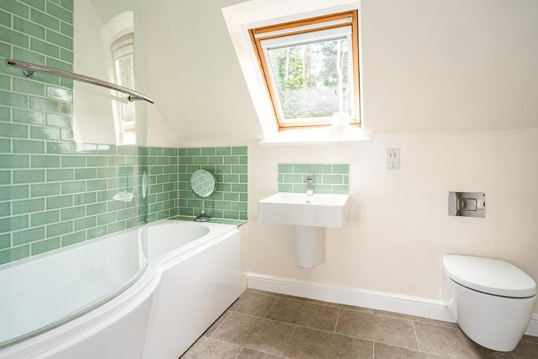 Spacious 2 Bedroom House With Stunning Views Bath Buitenkant foto