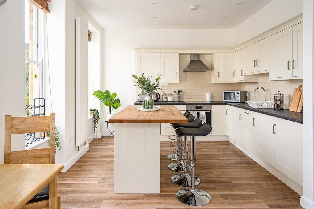 Spacious 2 Bedroom House With Stunning Views Bath Buitenkant foto